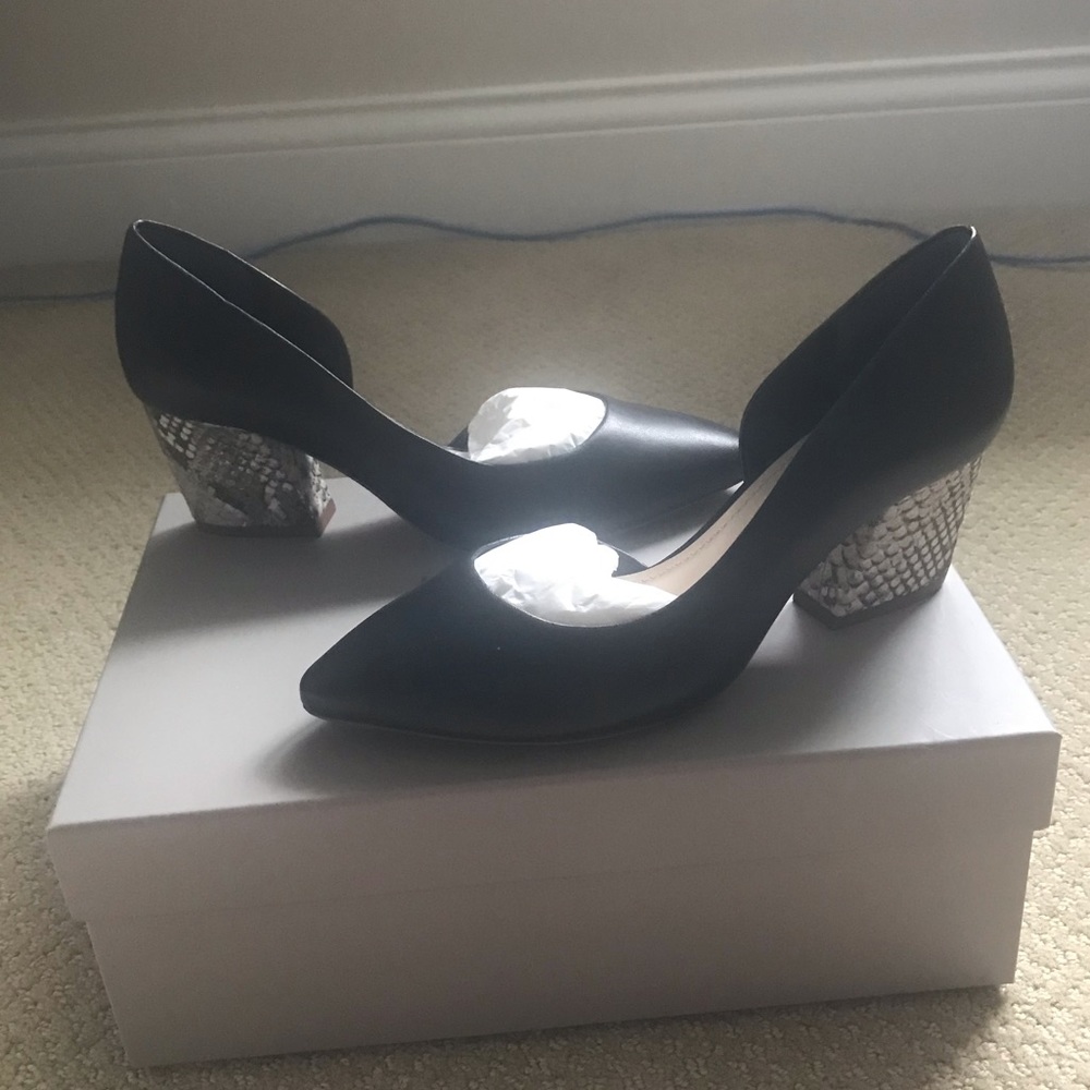 Botkier Sena black pump with snake heel accent. SZ 6.5